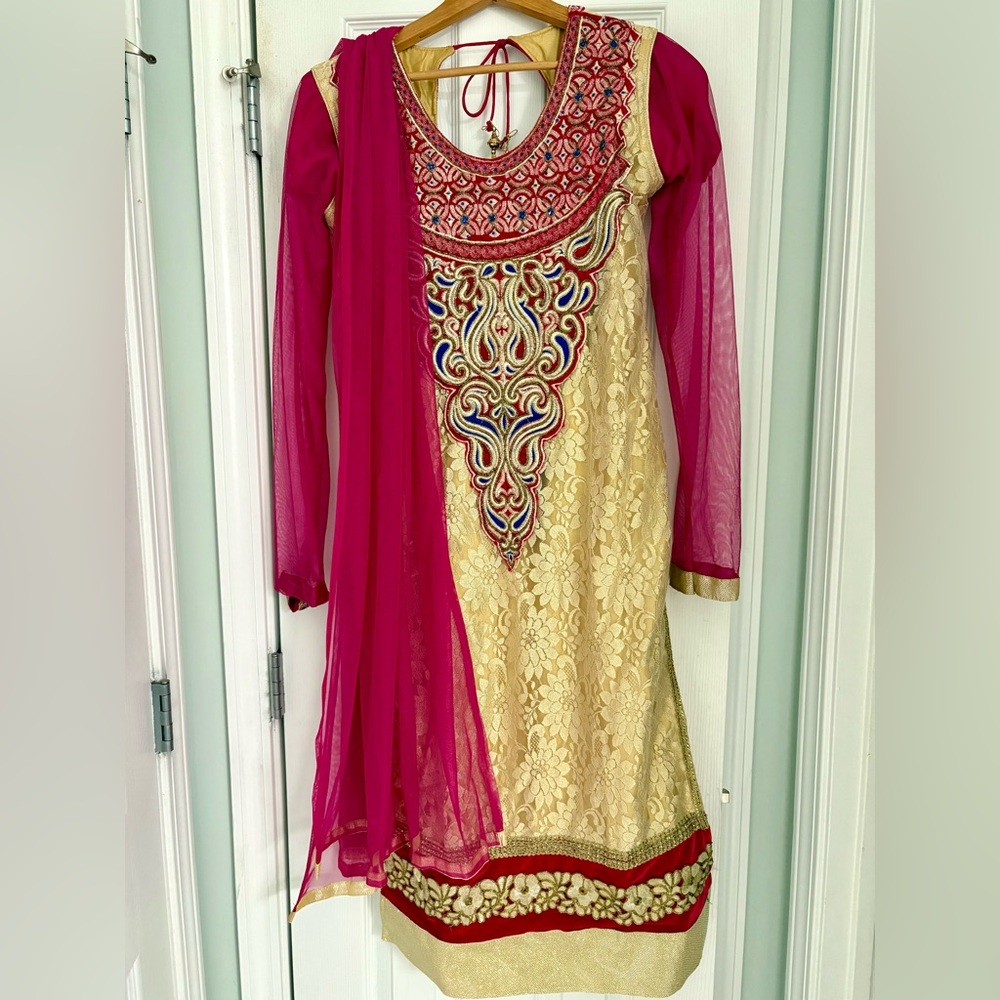 Elegant Pink and Gold Salwar Kameez